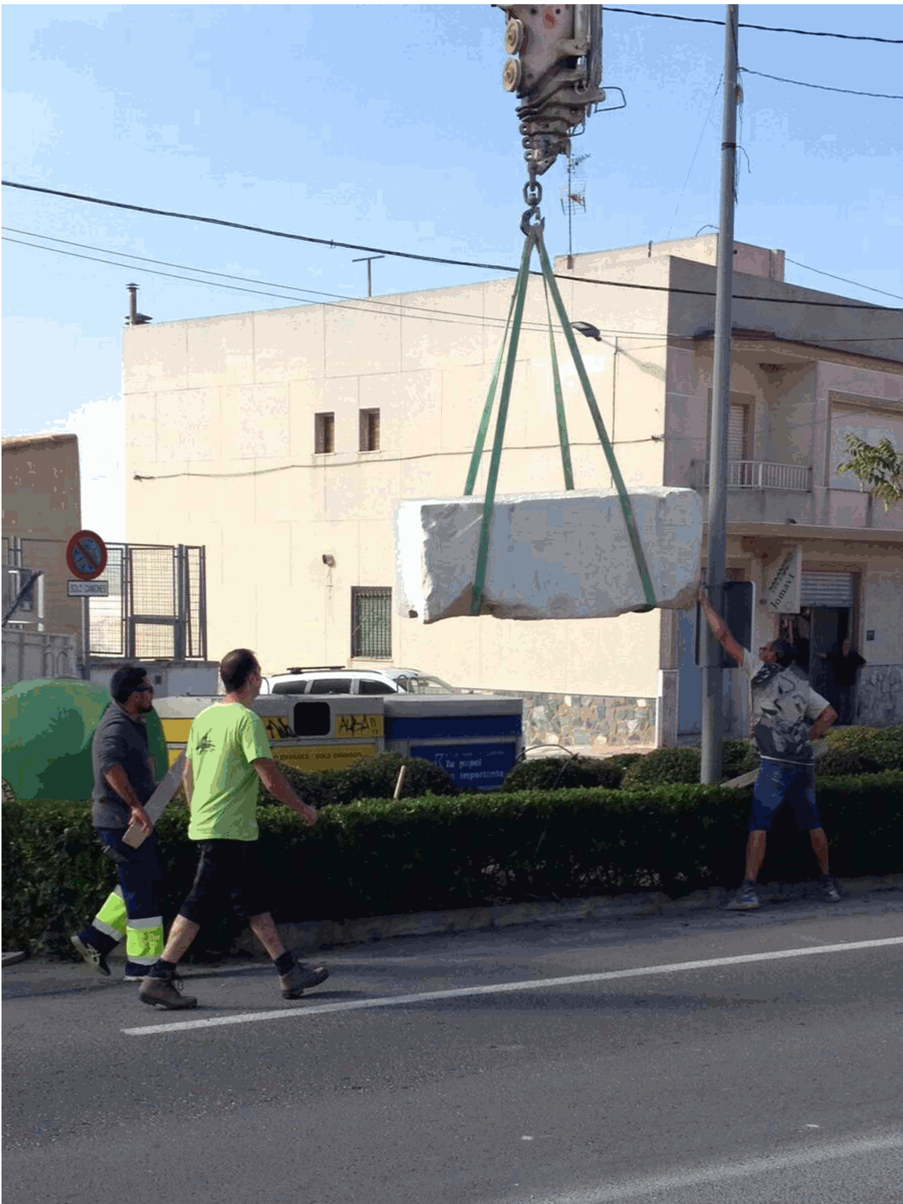 Colocación del monolito del circuito urbano